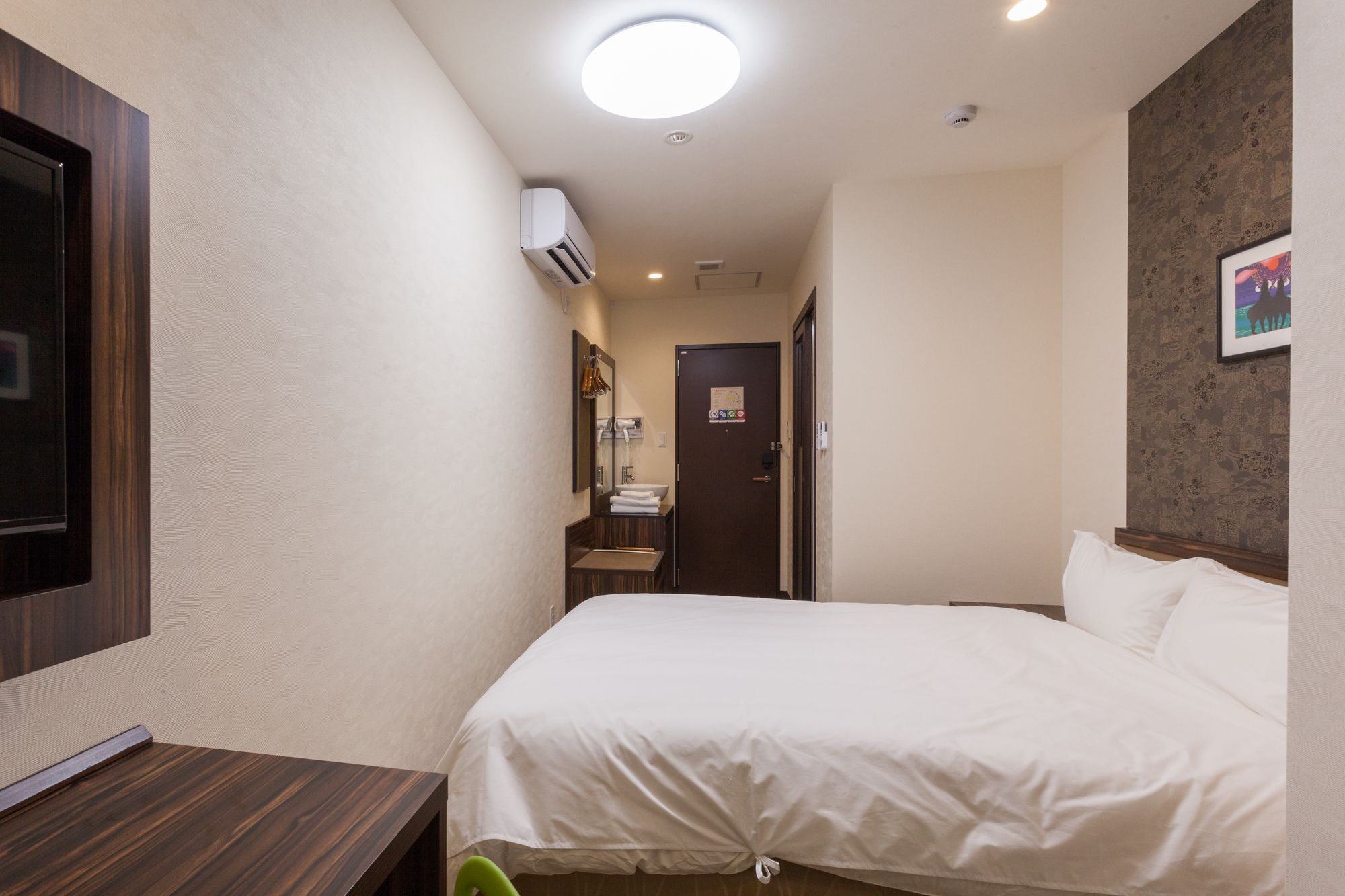 Отель Okinawa Kariyushi Lch. Premium Наха Экстерьер фото