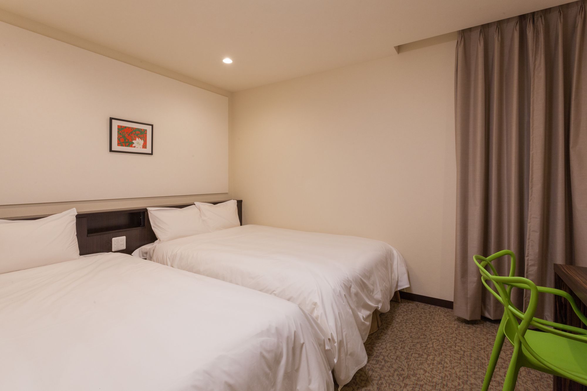 Отель Okinawa Kariyushi Lch. Premium Наха Экстерьер фото