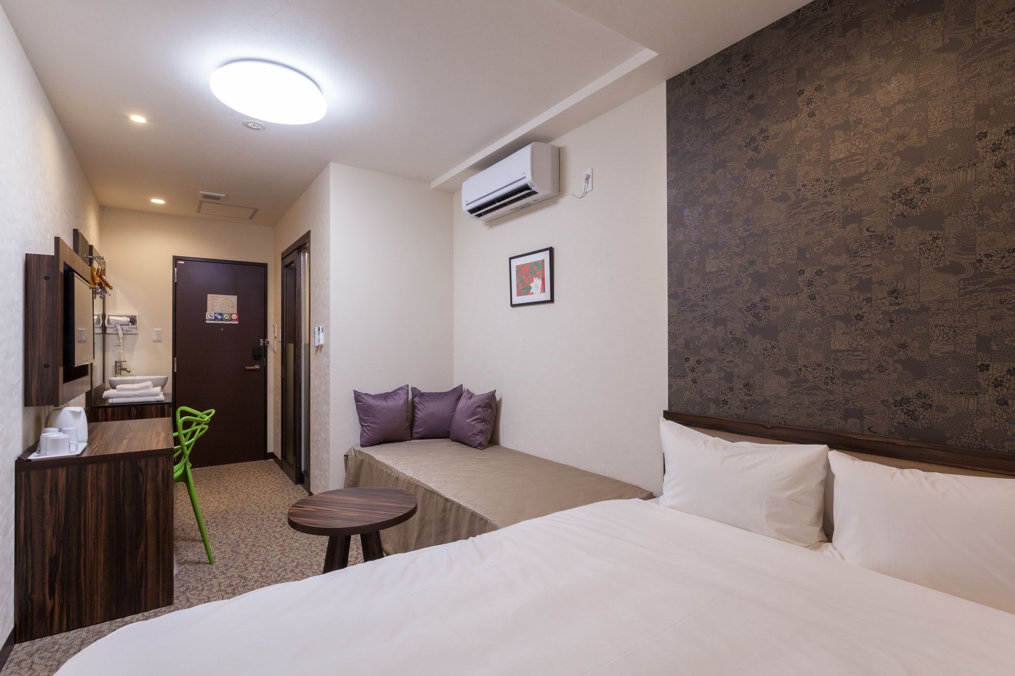 Отель Okinawa Kariyushi Lch. Premium Наха Экстерьер фото