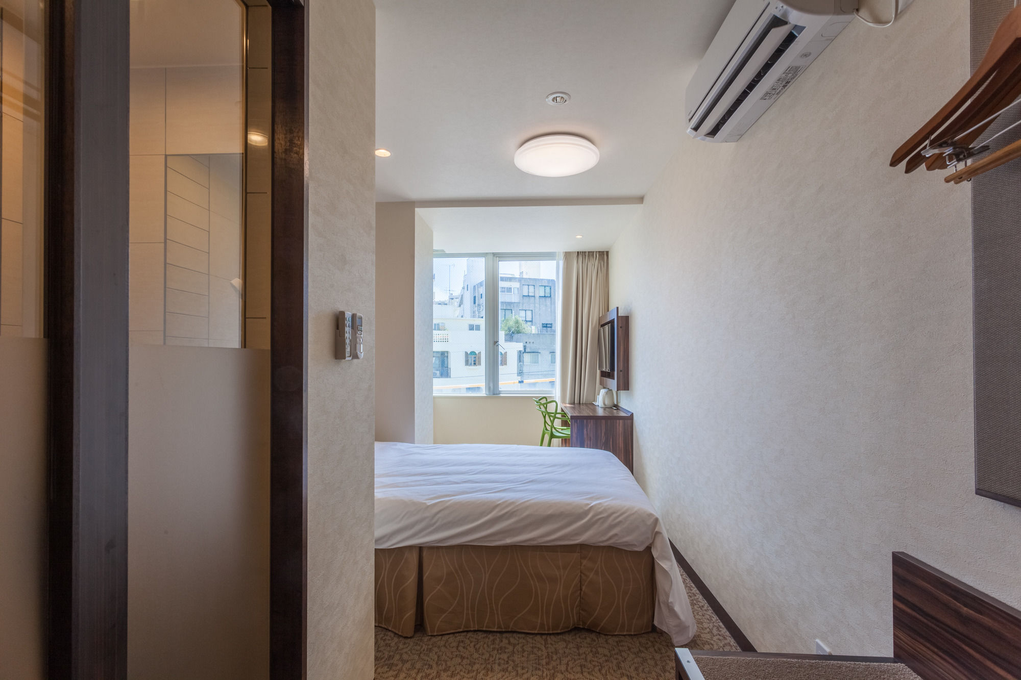 Отель Okinawa Kariyushi Lch. Premium Наха Экстерьер фото