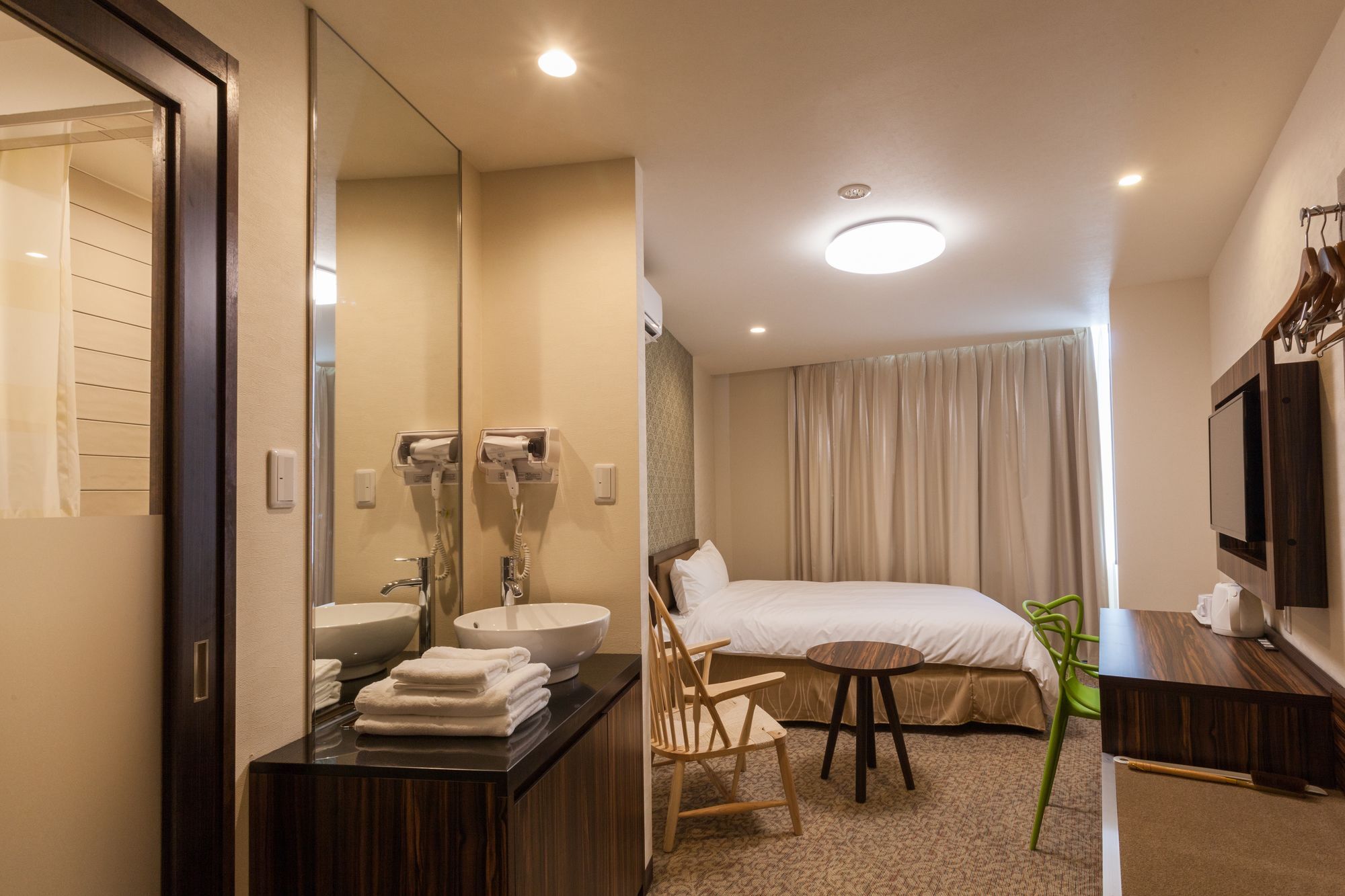 Отель Okinawa Kariyushi Lch. Premium Наха Экстерьер фото